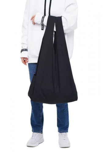 The  black shopping  bag